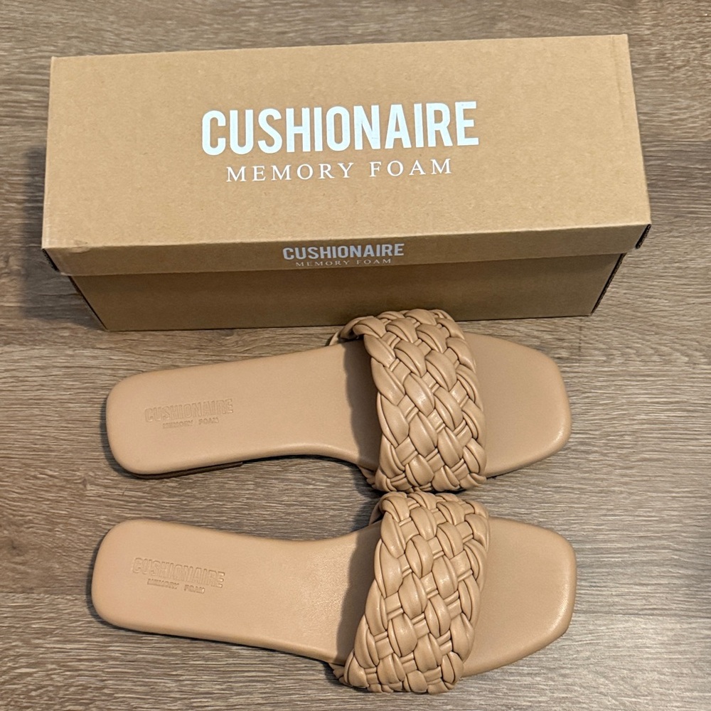 Cushionaire Women's 9.5 Tan Slide Sandals NWT - Picture 3 of 4